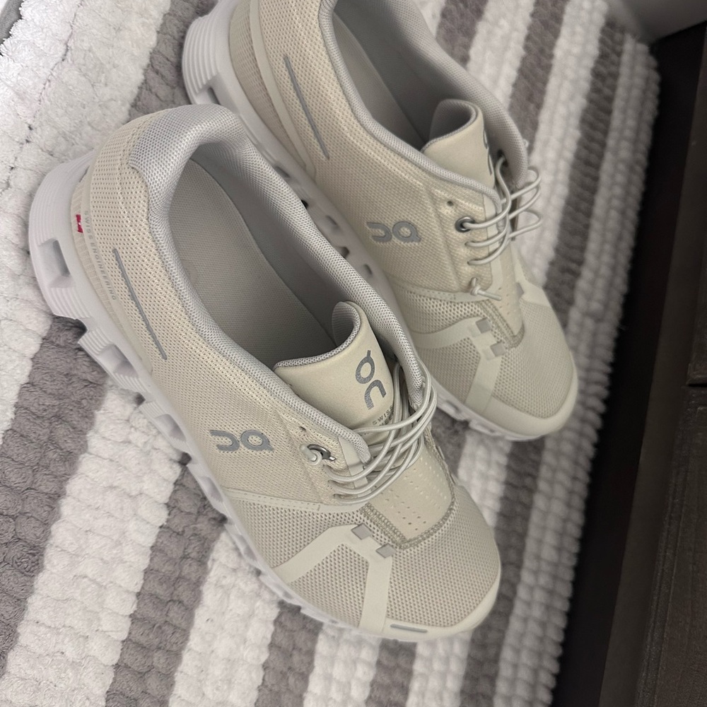 On Running Cloud White Sneakers - Picture 4 of 5